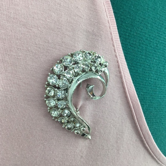 Vintage Comma-Shaped Rhinestone Costume Brooch - Picture 6 of 15